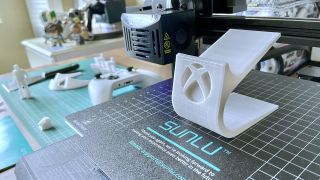 SUNLU T3 printing Xbox controller stand by ideawizard