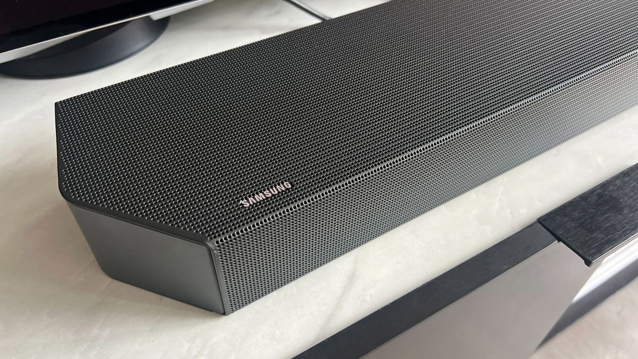 Samsung HW-Q700C soundbar end section showing Samsung logo