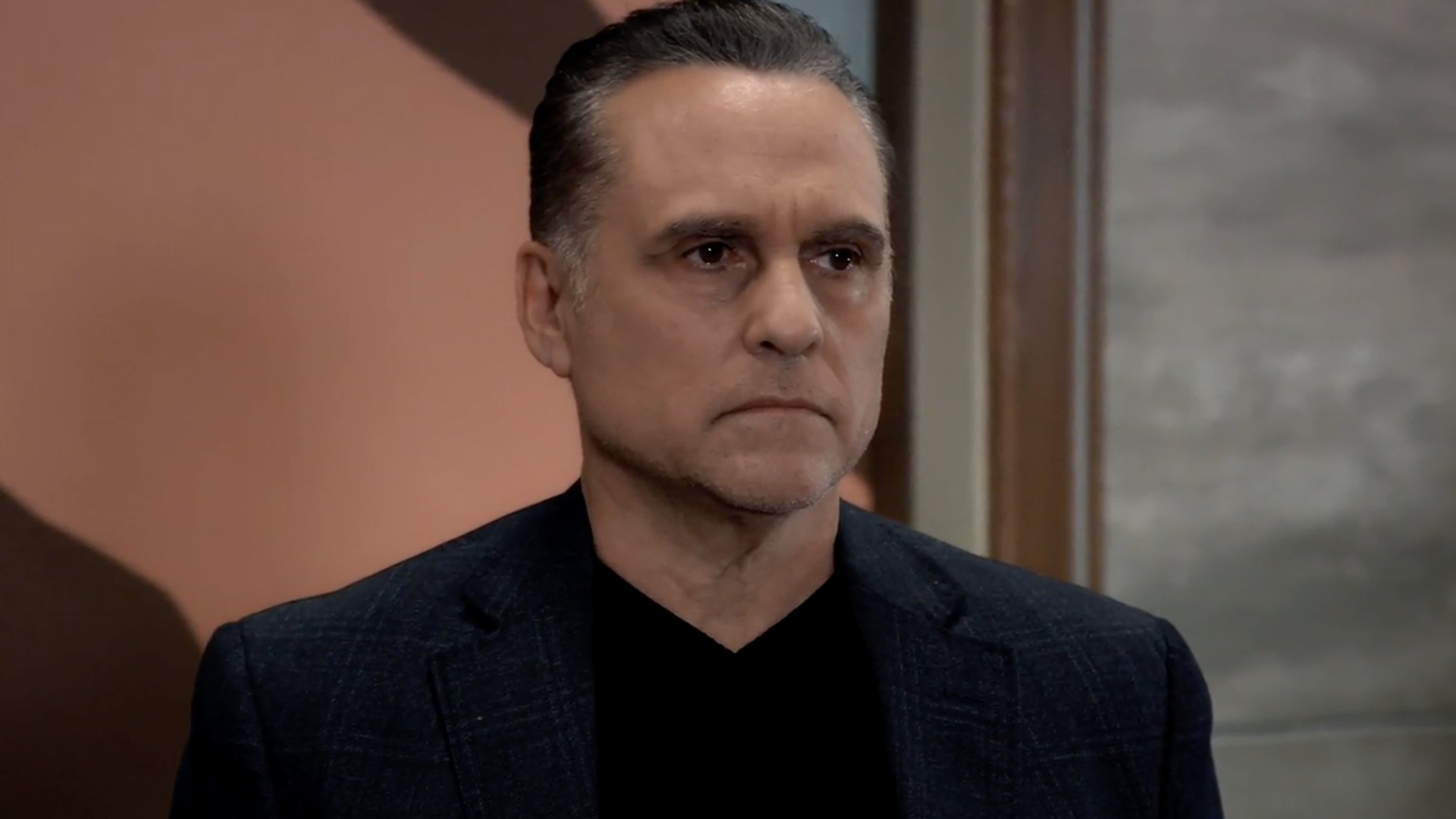 Maurice Benard as Sonny frowning in General Hospital 