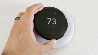 Adjusting the temperature on the Nest Learning Thermostat (4th Gen)