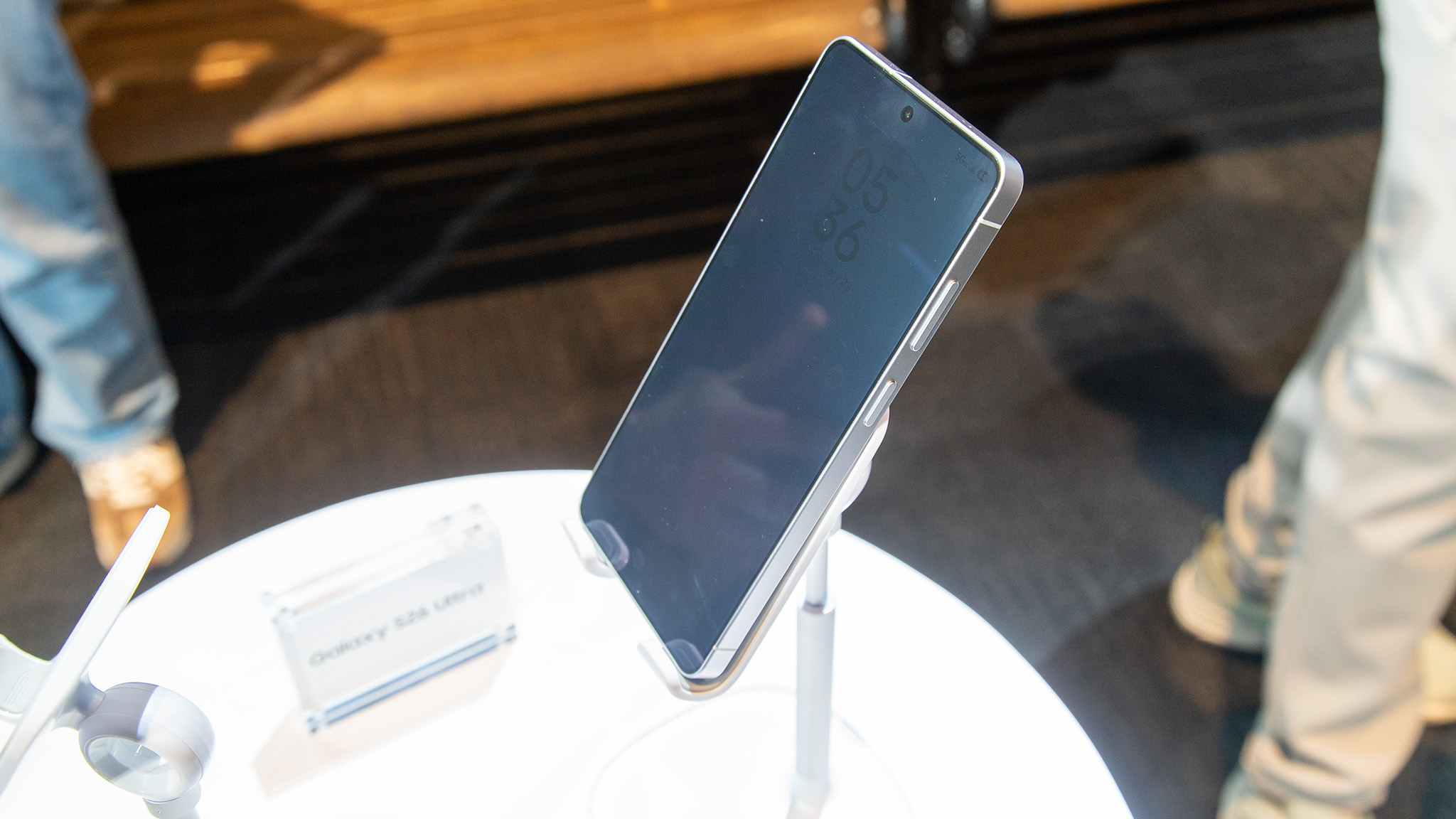 Testing out the Privacy Display on the Samsung Galaxy S26 Ultra