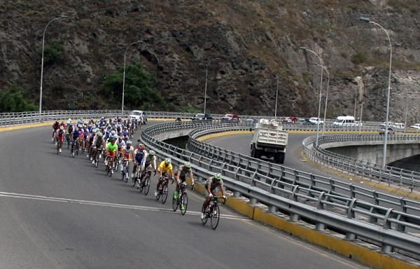 The Boyaca Orgullo De America sets tempo during stage five.