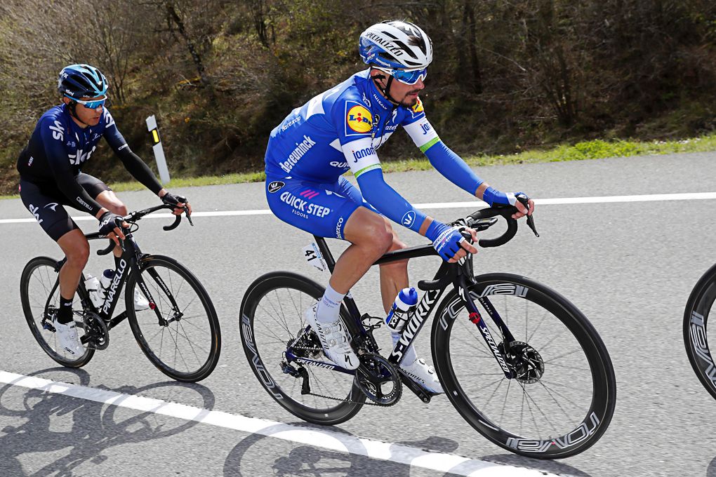 Julian Alaphilippe (Deceuninck-QuickStep) in the Pais Vasco peloton during stage 3