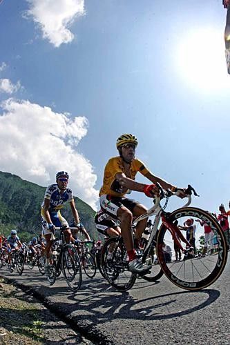 Pereiro and Moreau climbing