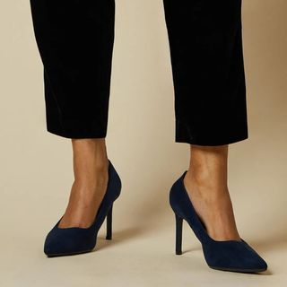 navy court heels