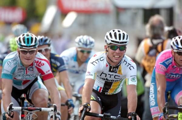 Mark Cavendish (HTC-Highroad) beat Andre Greipel (Omega Pharma-Lotto) and Alessandro Petacchi (Lampre-ISD).