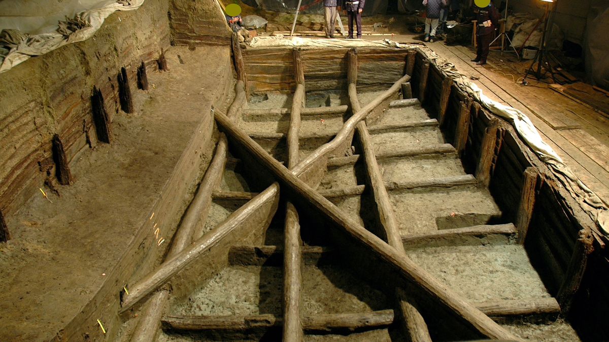 Sediment show the timber-lined pit was filled with water; archaeologists think it formed an artificial pool that reflected the sky and that it may have been used for water rituals.