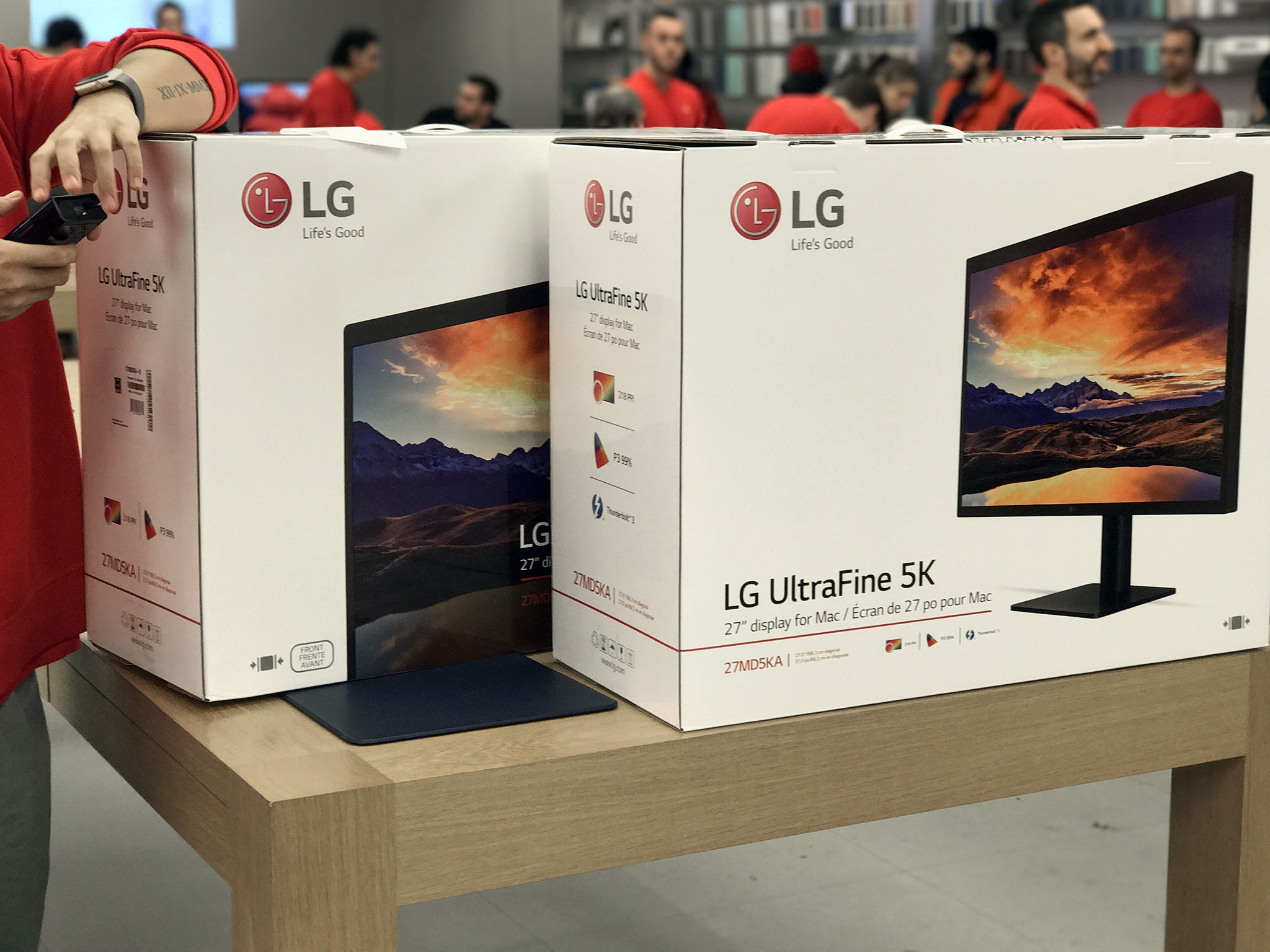 Lg ultra. LG Ultrafine display 5k 27 for Mac. LG Ultrafine 5k (27md5ka-b). LG Ultra Fine 5k чистота. LG Ultrafine 4k display Box Size.