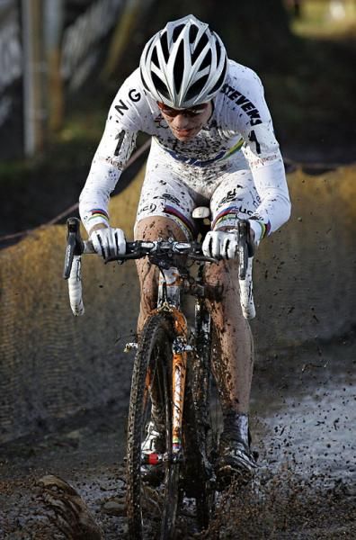 Marianne Vos sets the pace.