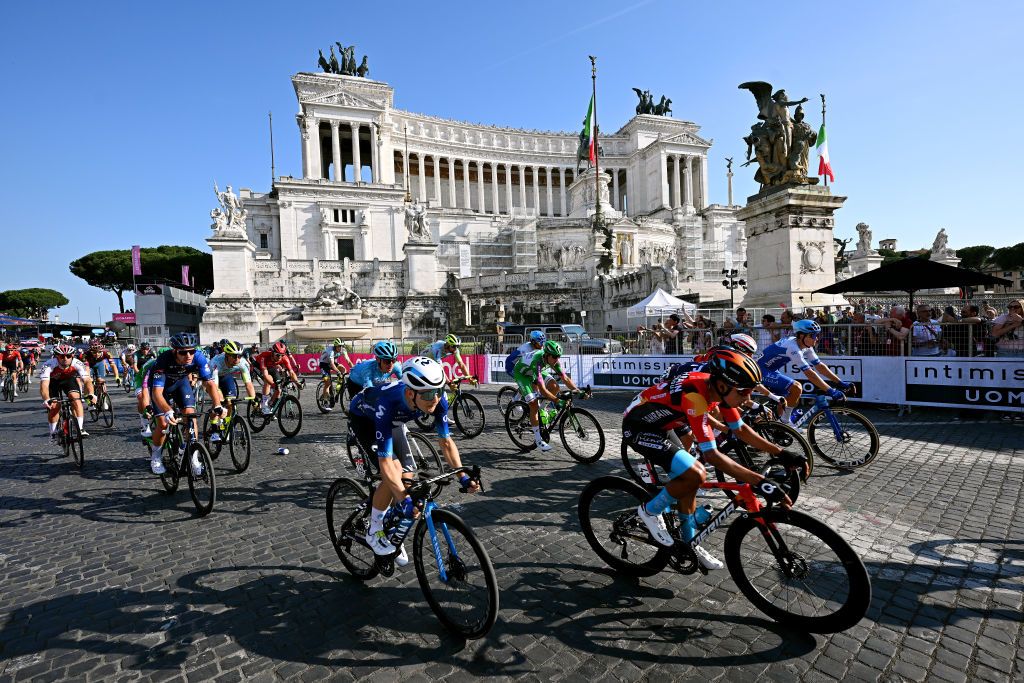 ROME ITALY MAY 28 LR Will Barta of The United States and Movistar Team Santiago Buitrago of Colombia and Team Bahrain Victorious and a general view of the peloton competing at the Piazza Venezia during the 106th Giro dItalia 2023 Stage 21 a 126km stage from Rome to Rome UCIWT on May 28 2023 in Rome Italy Photo by Stuart FranklinGetty Images