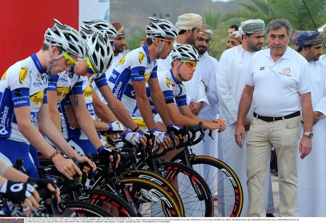 Riders observe a minute of silence in memory of Kristof Goddaert