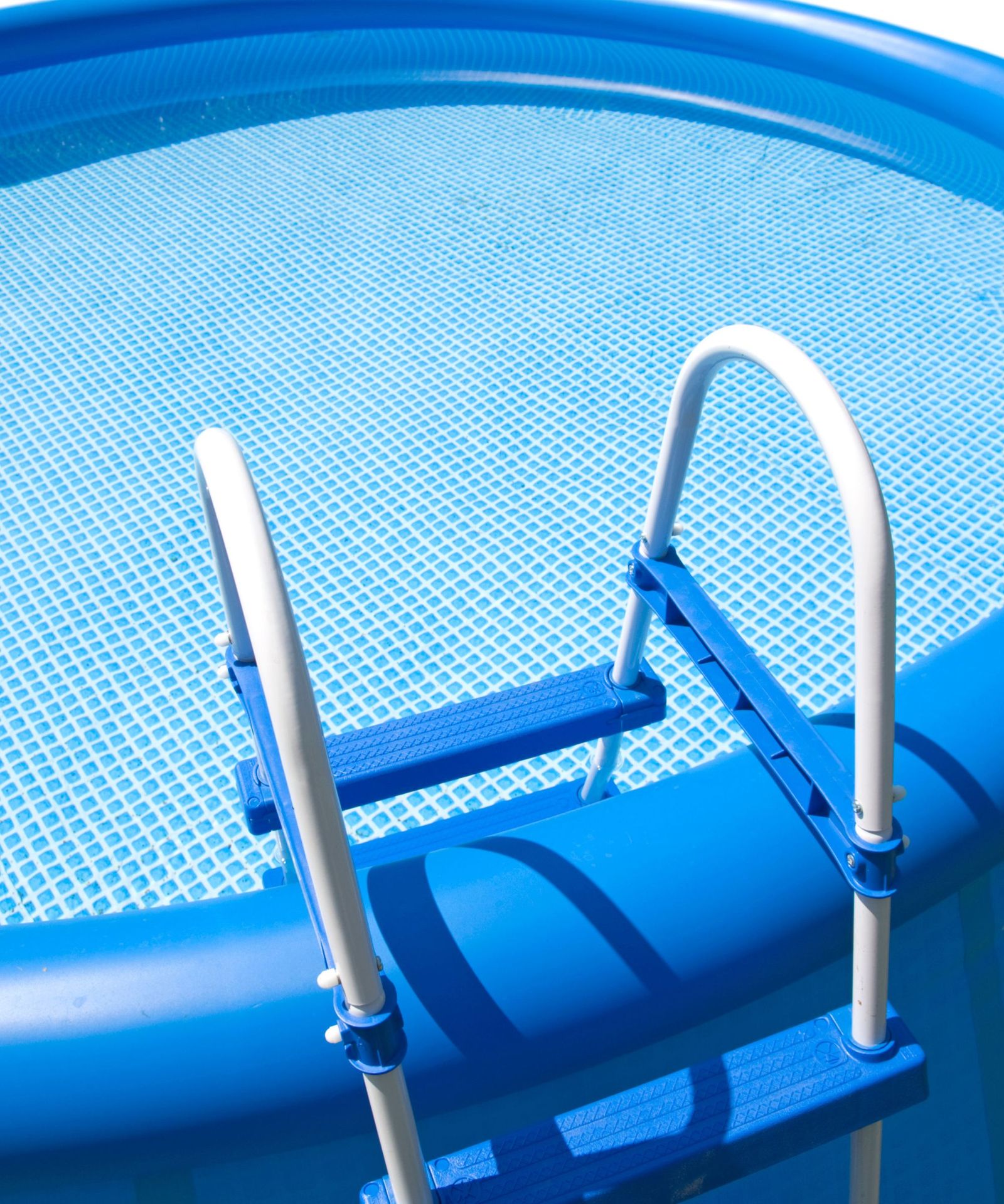 How to keep an inflatable pool clean according to pool pros Homes