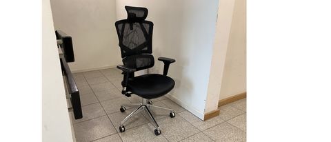A Sihoo M90D chair in a stairwell. 