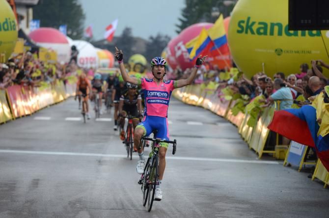 Diego Ulissi (Lampre-Merida) wins stage 1 of the Tour of Poland with Darwin Atapuma (Colombia) following in second.