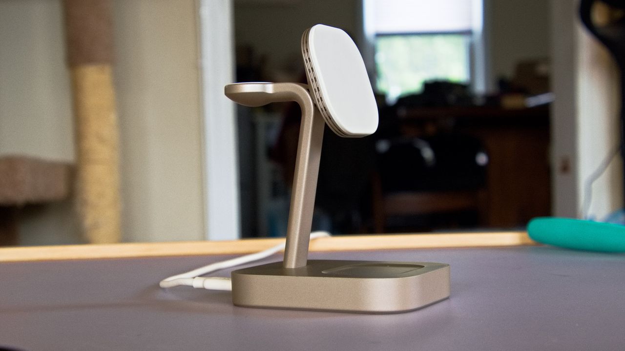 Mophie StealthCharge 4-in-1 Wireless Charge Stand.