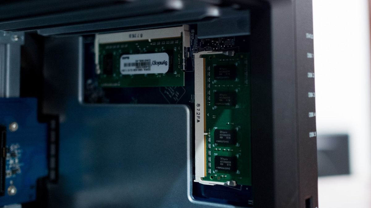 How to upgrade RAM in Synology NAS | Central