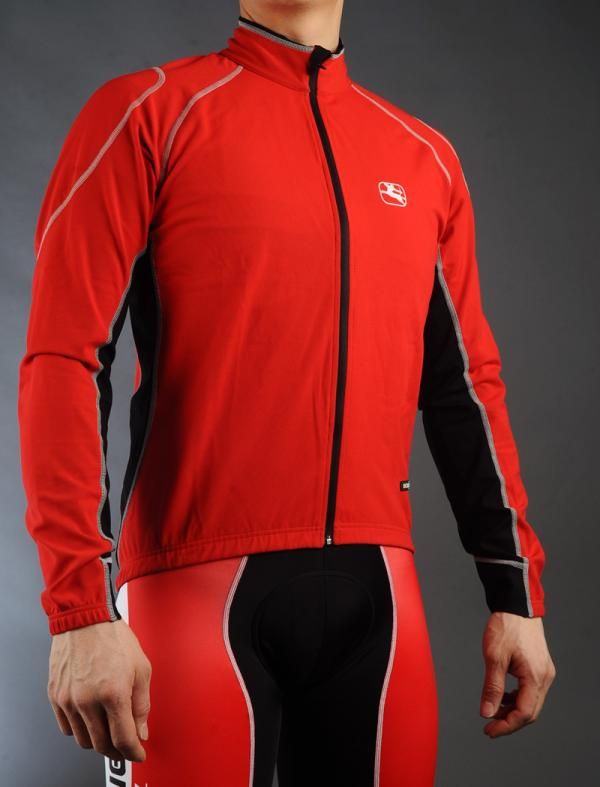 The Giordana FR-C Lightweight Jacket lends wind and water protection in a thin and packable shell.