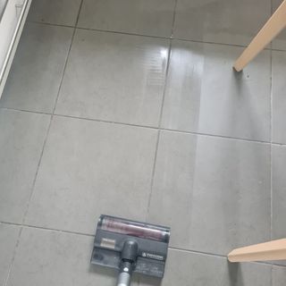 Mopping tiles with the Roidmi RS60