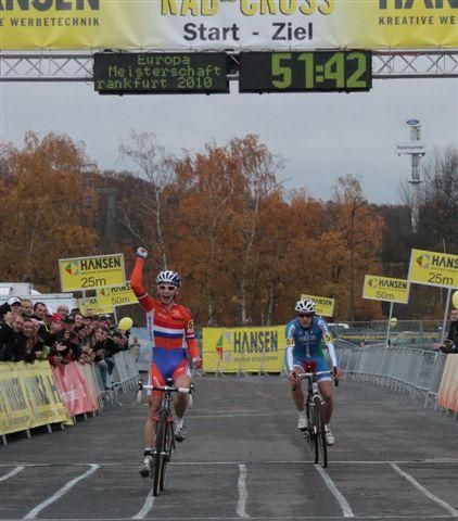 Lars Van Der Haar (Netherlands) outsprints Elia Silvestri (Italy) for the U23 European championship.
