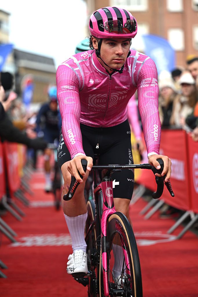 'Sidequest' - Noah Hobbs saved by local fan after getting lost during Omloop Het Nieuwsblad