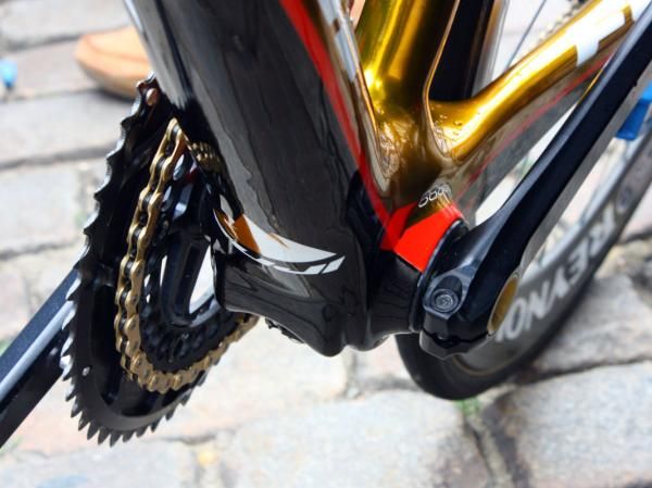 The chunky Fuji SST bottom bracket is designed around BB86 press-fit cups.