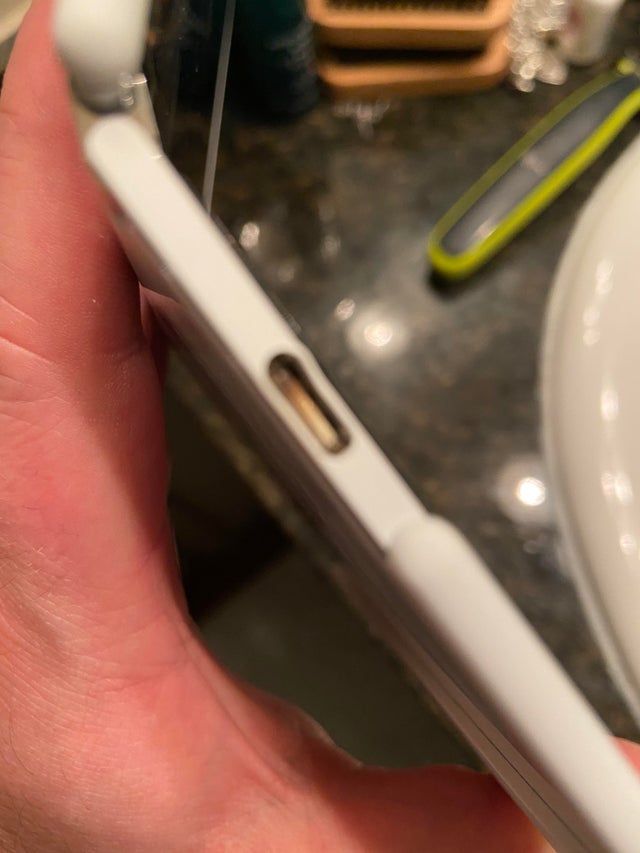 Surface Duo Alleged Burn Port