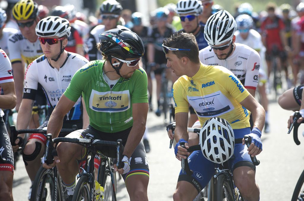 Green jersey holder Peter Sagan and yellow jersey holder Julian Alaphilippe chat on the start line