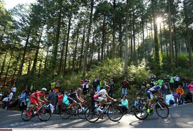 The sun shone on the riders as they passed through the Utsonomiya Forest Park