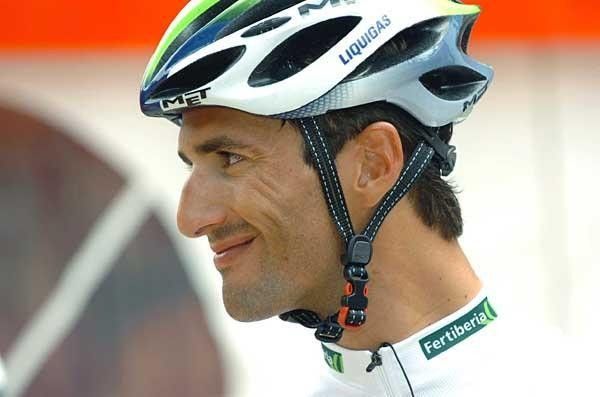 Daniele Bennati (Liquigas) looks towards the start line