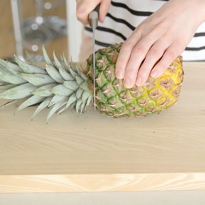 How to prepare a pineapple - step 1