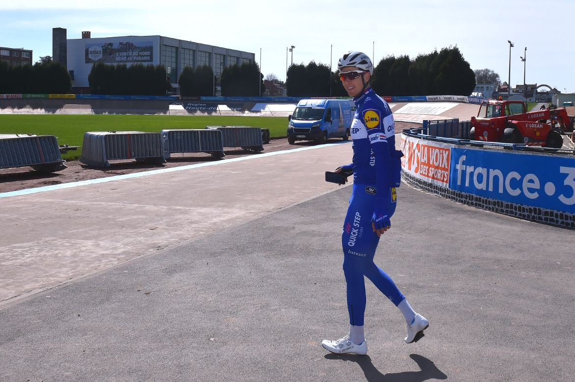 Niki Terpstra goes out for a selfie