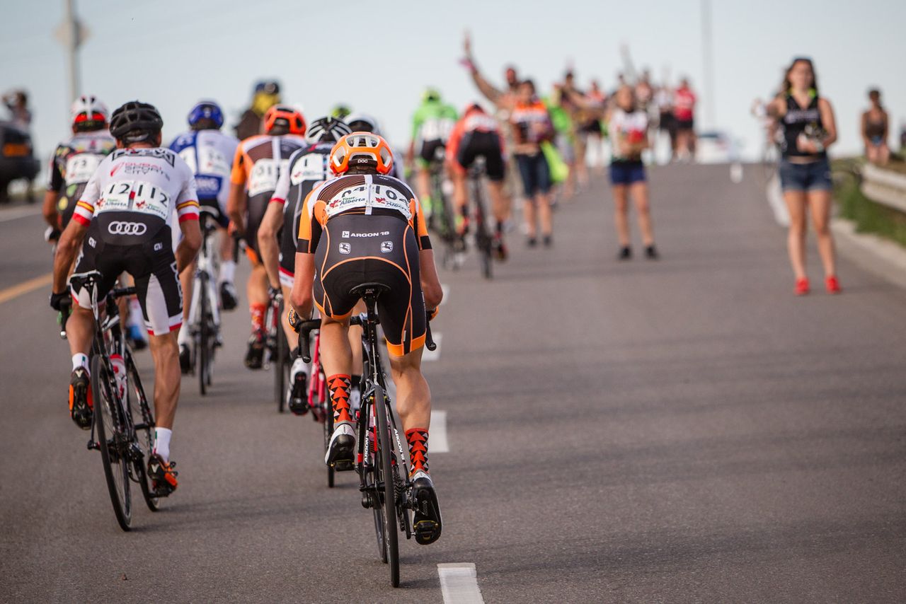 Nigel Ellsay (Silber Pro Cycling) tries to catch back on