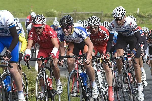The peloton were beginning to feel the pace of the break as the race approached Stanley.