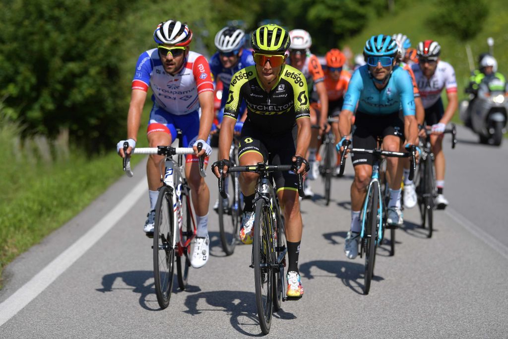 Chaves leads the break on stage 19