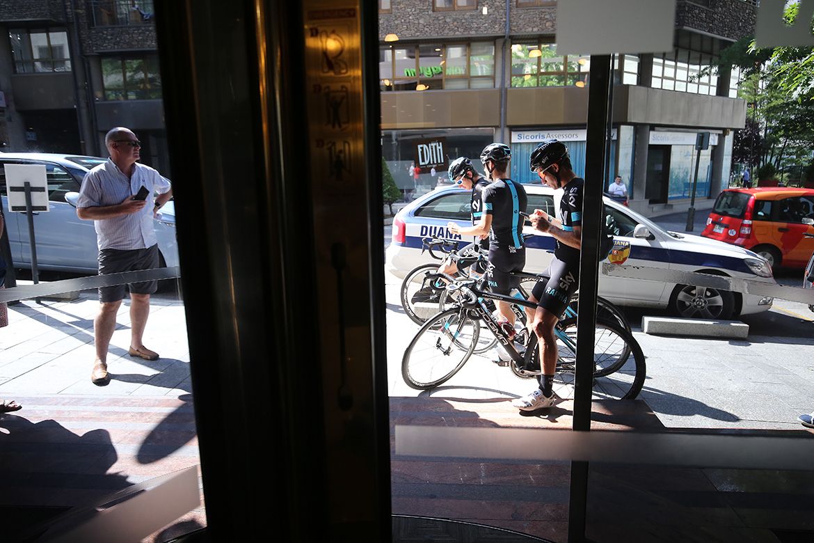 Team Sky leave for their ride