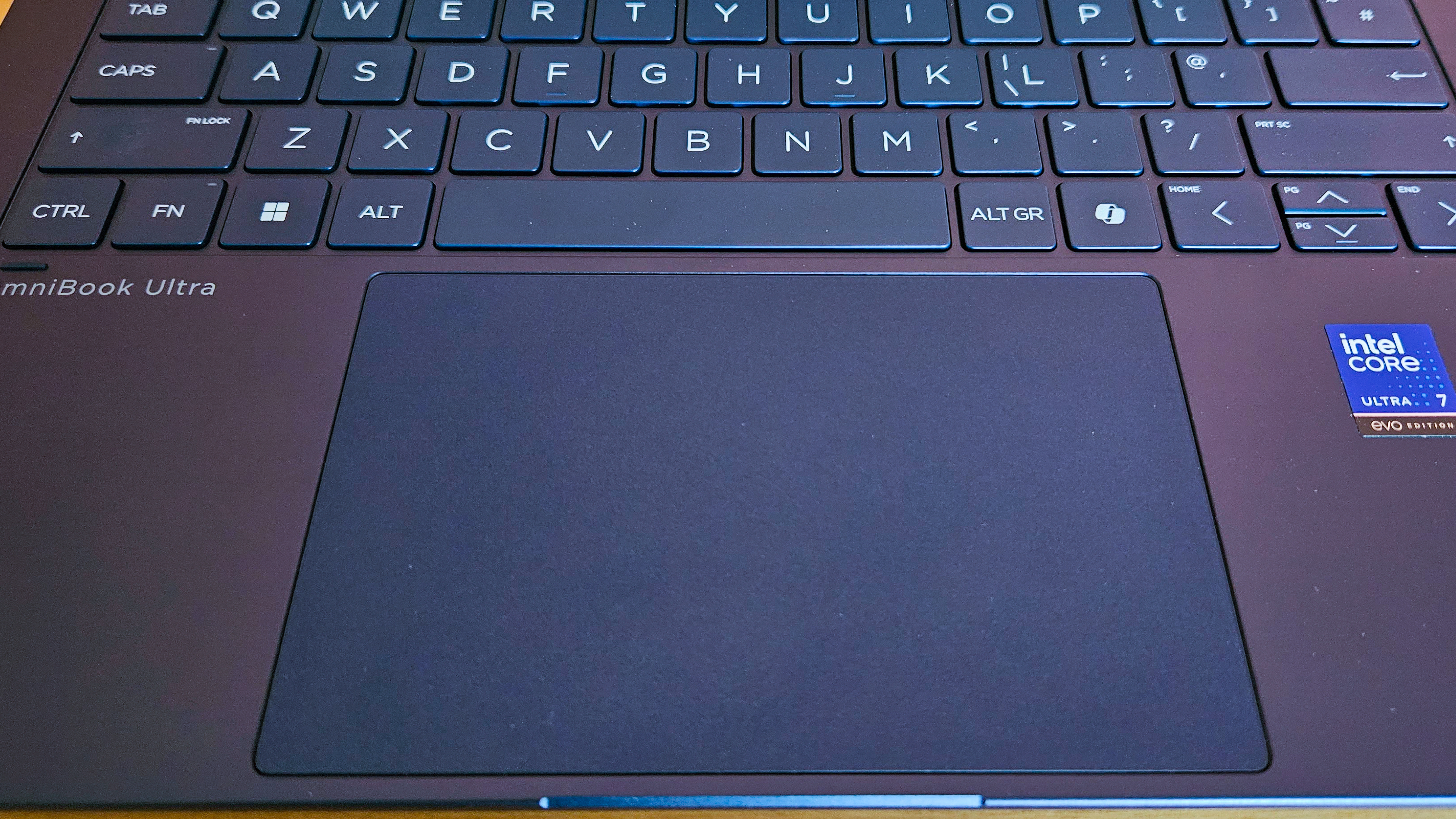 HP Omnibook Ultra 14 corner touchpad.