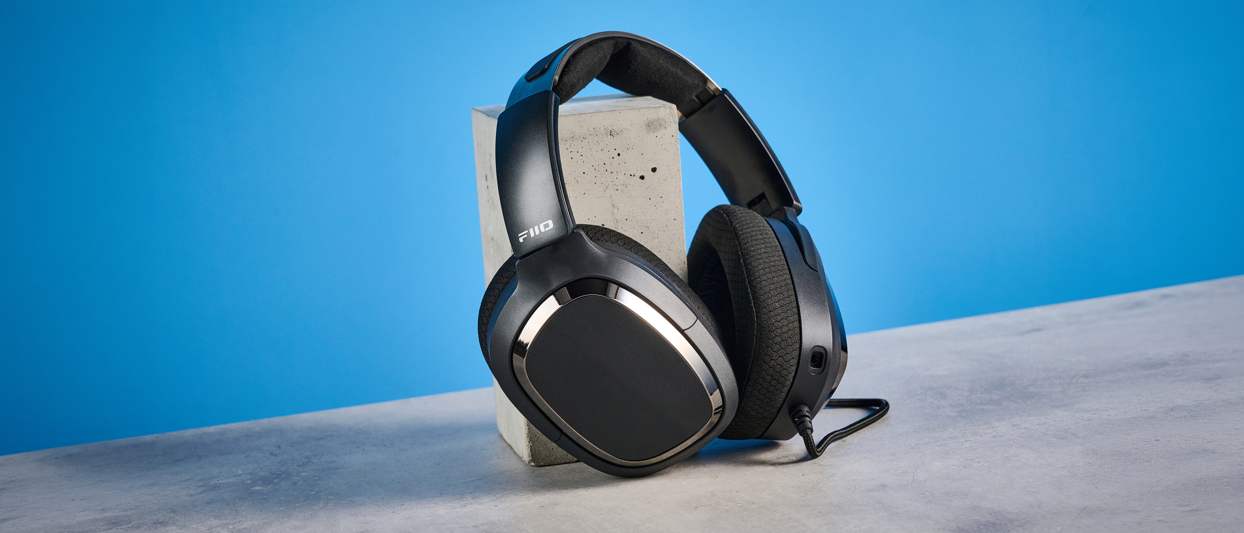 A black FiiO FG3 gaming headset
