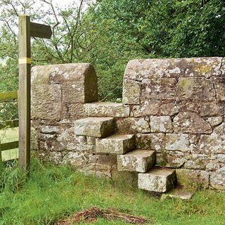 B2J8WF Stone stile Northumberland England. Image shot 05/2008. Exact date unknown.