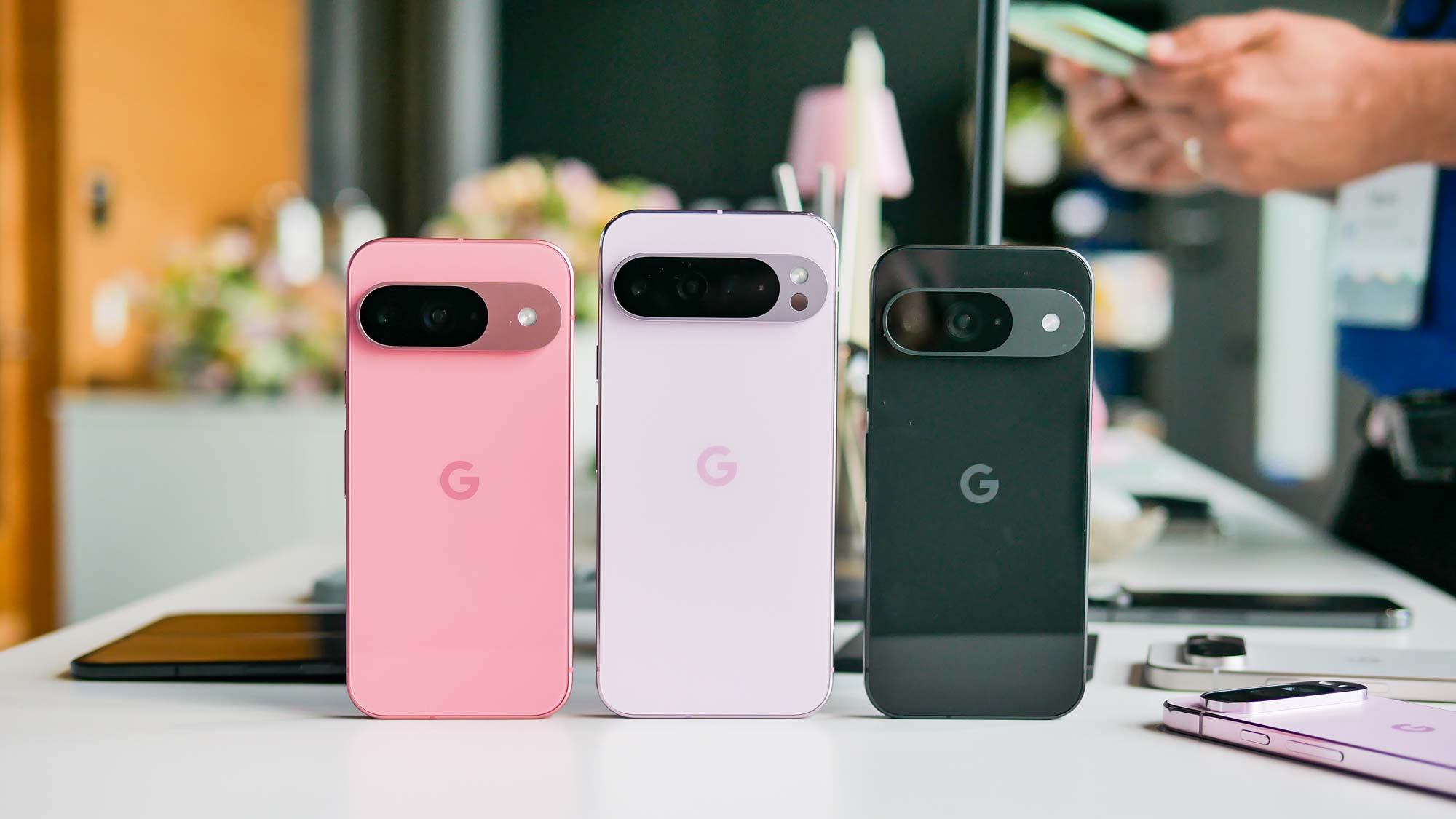 Google Pixel 9, Pixel 9 Pro, dan 9 Pro XL bersebelahan.