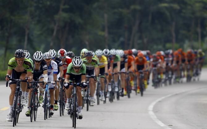 The peloton on stage 6