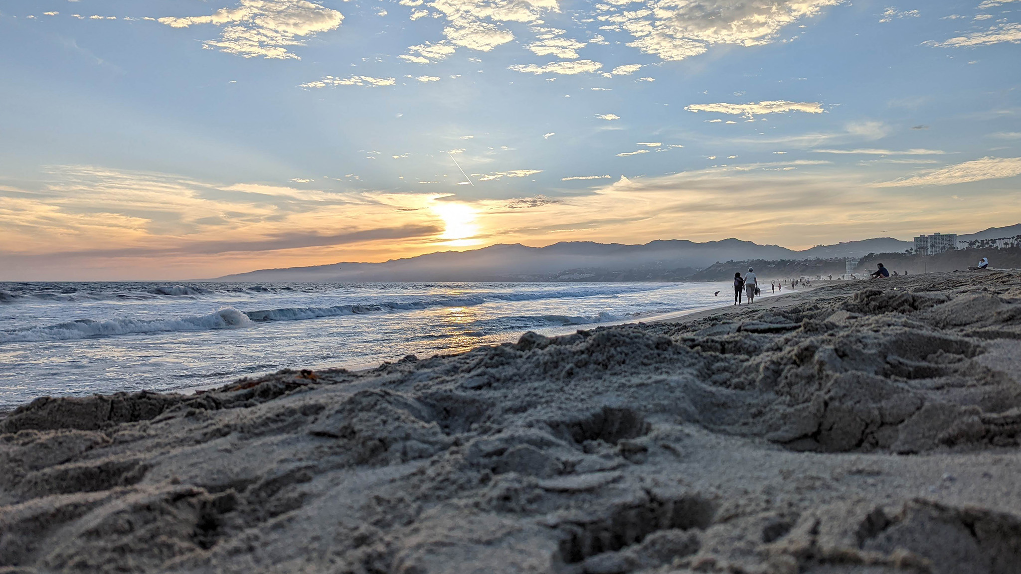 Uma foto na praia de Santa Monica tirada com um Google Pixel 6 Pro