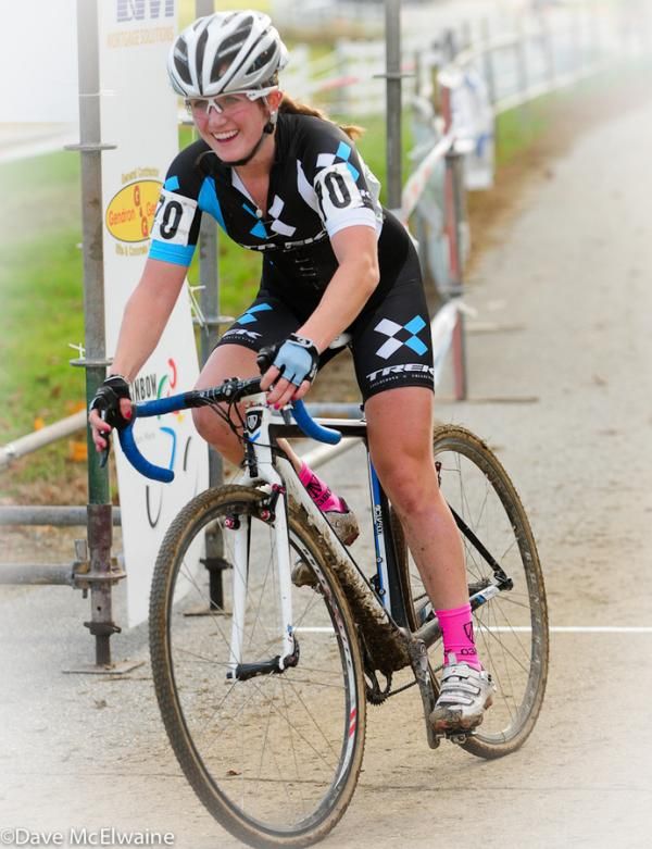 Ellen Noble (Trek Cyclocross Collective) taking third place