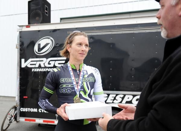 Sally Annis (crossresults.com p/b JRA Cycles) receives her victory pie.