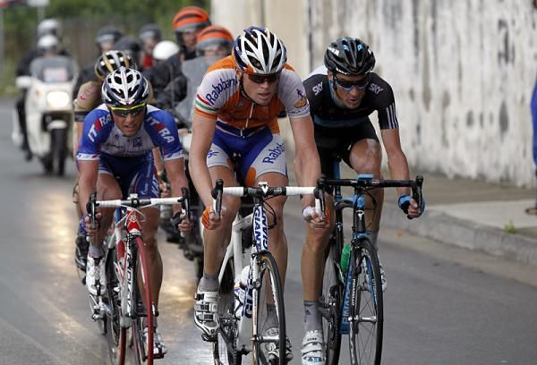 The day-long breakaway contained Giampaolo Cheula (Footon-Servetto), Tom Stamsnijder (Rabobank), Michael Barry (Sky) and Mikhail Ignatiev (Katusha).
