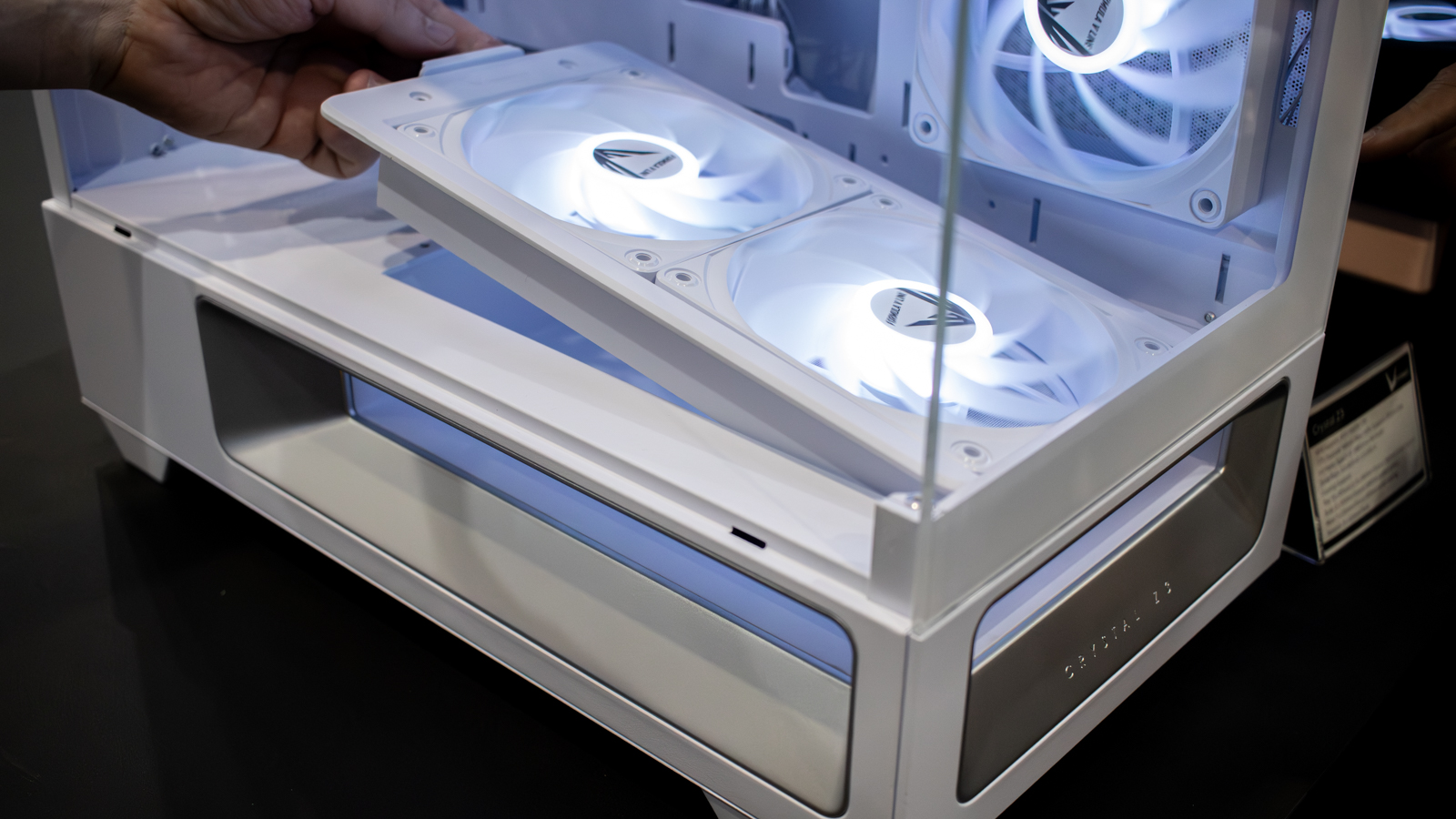 The FormulaV line Crystal Z3 PC case