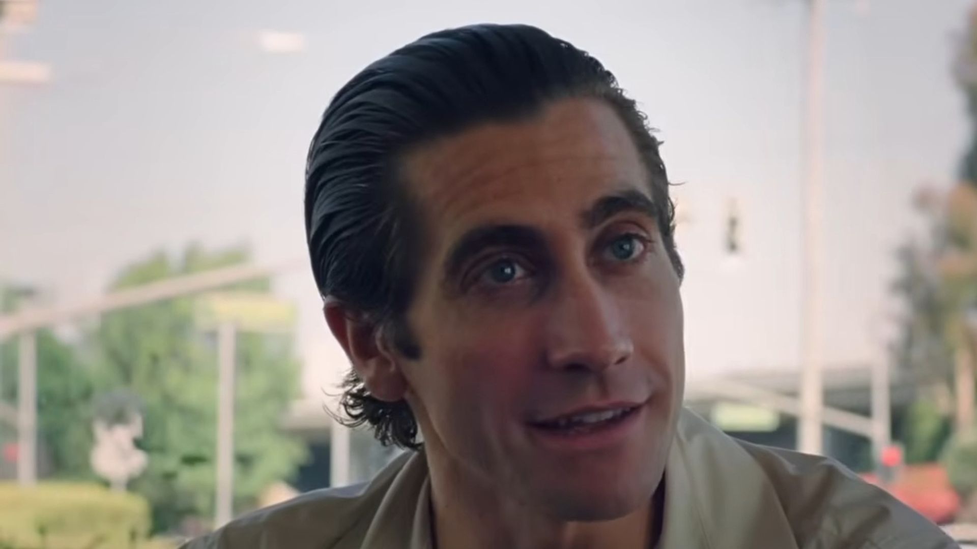 Jake Gyllenhaal looking forward in Nightcrawler.