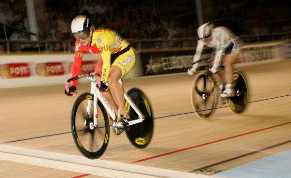 Simona Krupeckaite (Lituania) beats Australia's Kaarle McCulloch when she surprised McCulloch by attacking a long way out.