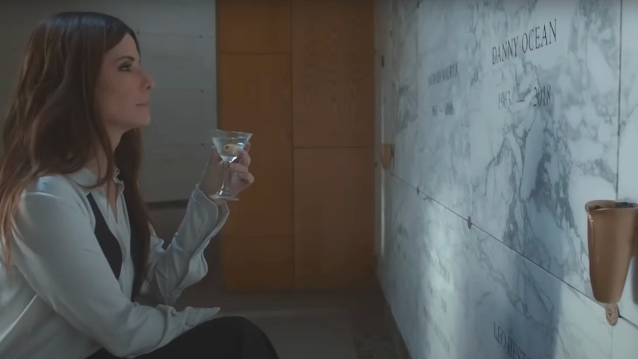 Sandra Bullock raises a martini to Danny Ocean's gravestone in Ocean's 8.
