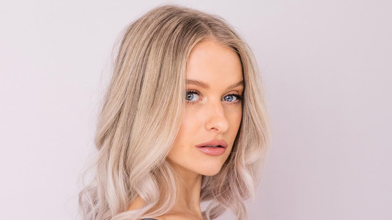 Victoria Inthefrow Beauty Looks