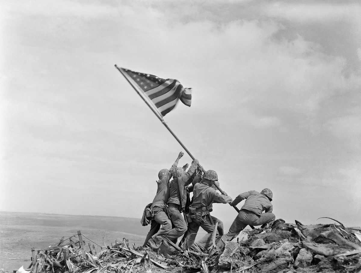 Raising the flag on Iwo Jima: Here's the story behind that iconic World War  II photo